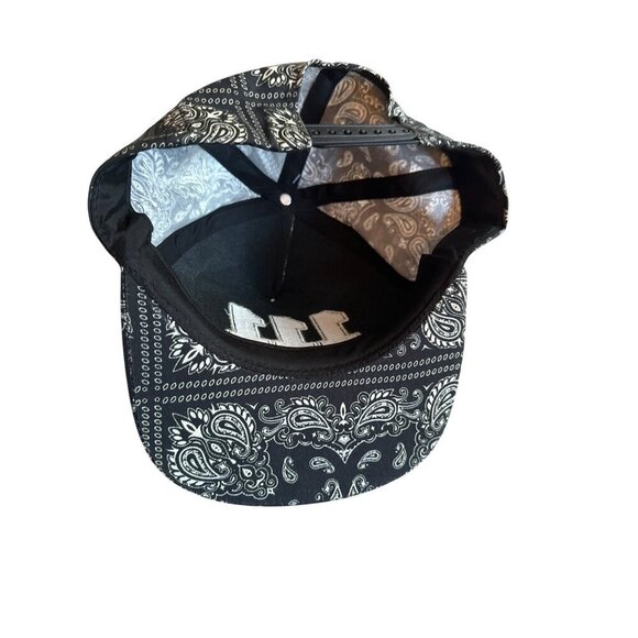 Boohoo MAN Paisley Bandana Print Snapback Hat Adjustable - Picture 4 of 5